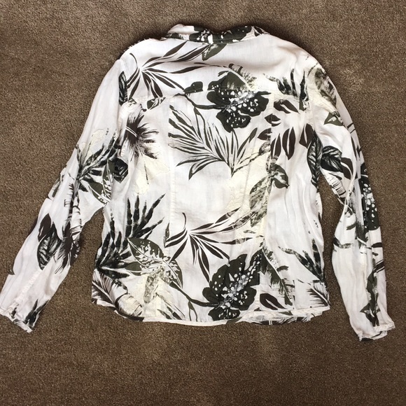 Chico’s Button Up: CHICO’S SIZE 3 - Picture 5 of 5